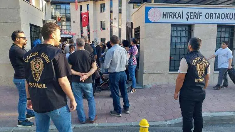 Fatih’te okul önünde denetim