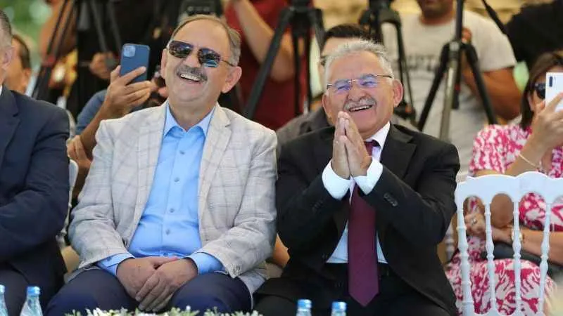 Mehmet Özhaseki ismi bulvara verilecek