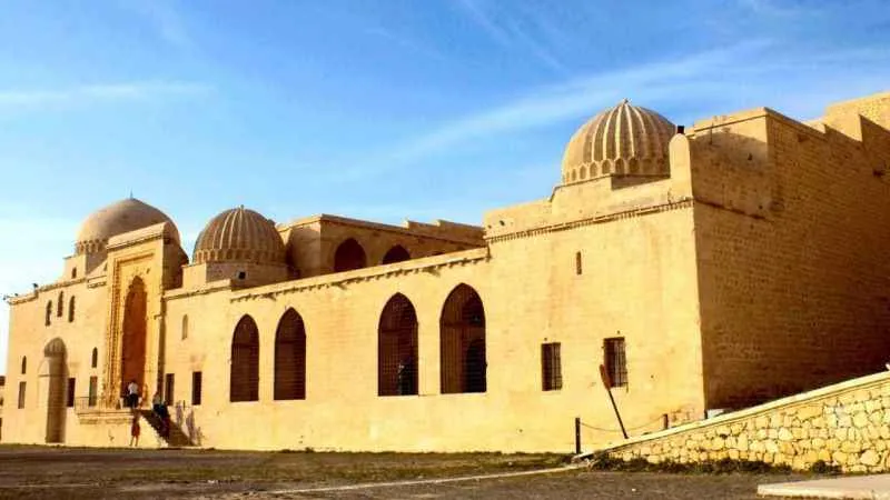 Mardin'de bin yıllık medresede deprem sonrasında çatlaklar oluştu