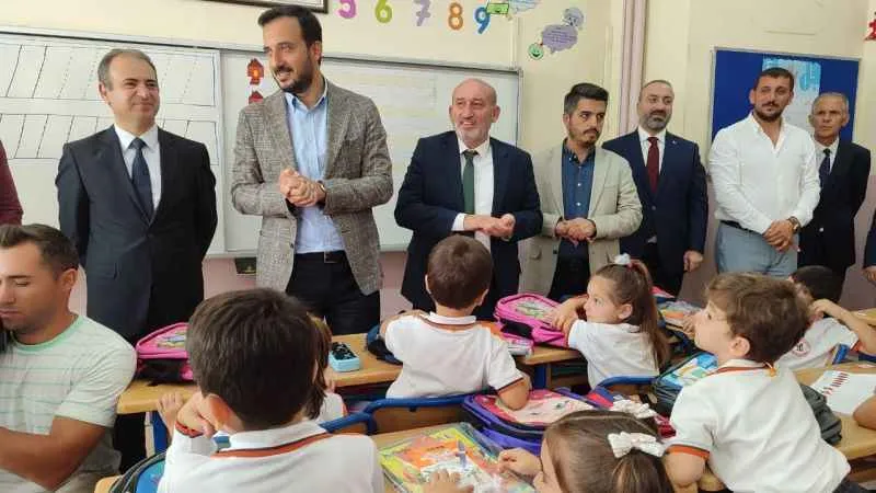 Bağcılar Belediyesi'nden 30 bin öğrenciye çanta ve kırtasiye desteği