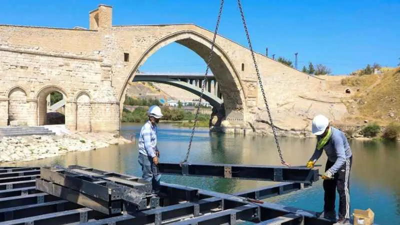Tarihi Malabadi Köprüsü'nde çalışmalar tamamlanıyor