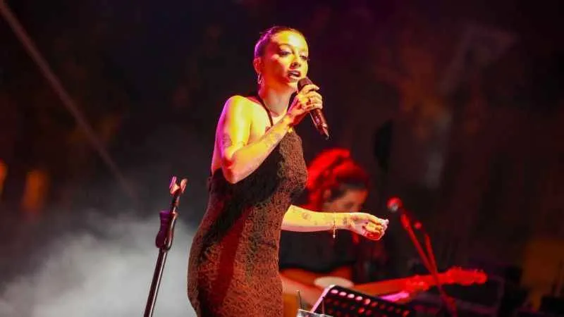 Gemlik Zeytini Festivali'nin finalini Melike Şahin yaptı