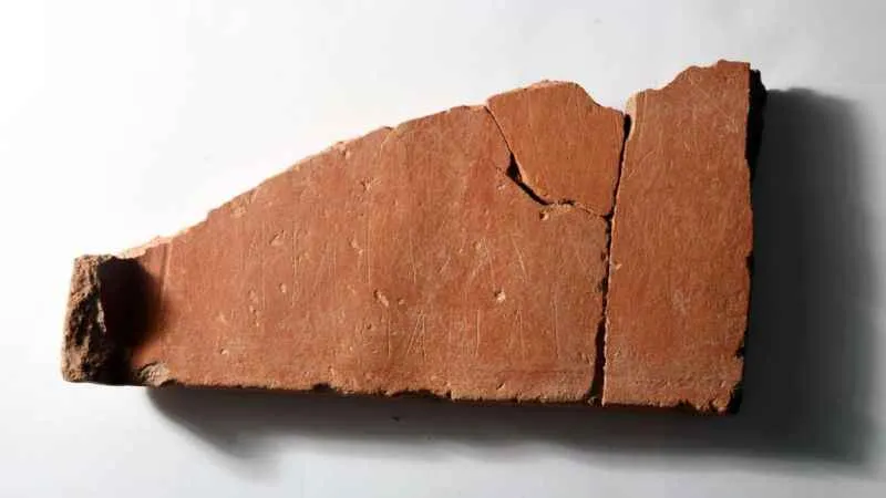 2 bin 500 yıllık zar oyunu tablası bulundu