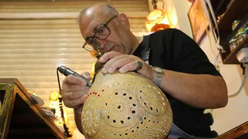 6 yıldır su kabağını sanata dönüştürüyor