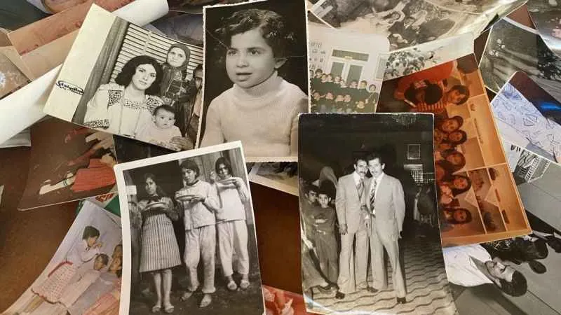 Enkazlardan çıkarılan ‘siyah beyaz’ fotoğraflar sahiplerini bekliyor