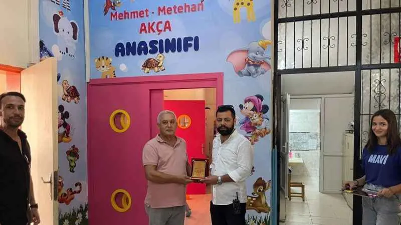 Depremde kaybettiği çocuklarının eğitim gördüğü ana sınıfını yeniletti