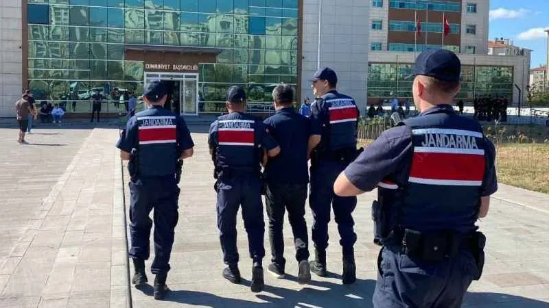 FETÖ ve dolandırıcılıktan aranan zanlı tutuklandı