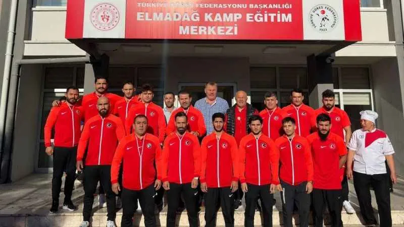 Serbest Güreş Milli Takımı Sırbistan'a gitti