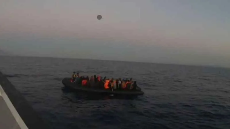 Kuşadası açıklarında 53 düzensiz göçmen kurtarıldı