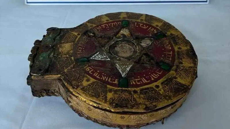 Altın yazma Tevrat'ı 2 milyon dolara satmak isterken jandarmaya yakalandılar