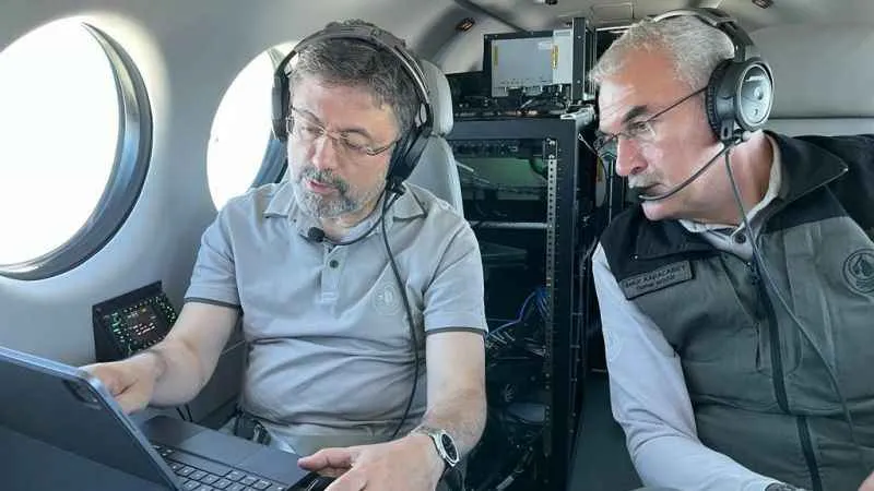 Bakan Yumaklı, Alanya'da, orman yangını bölgesini havadan inceledi