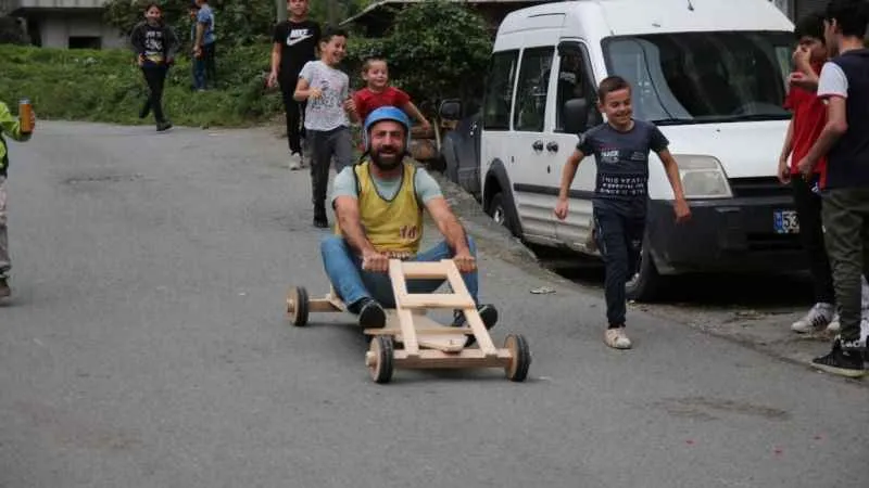 Rize’de ‘Lazralli Tahta Arana yarışları’