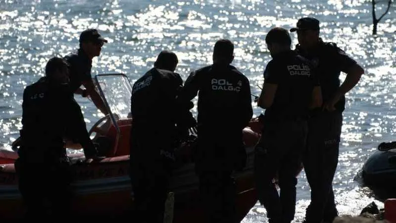 İzmir'de düşen helikopterin enkazını çıkartmak için özel ekip getirildi