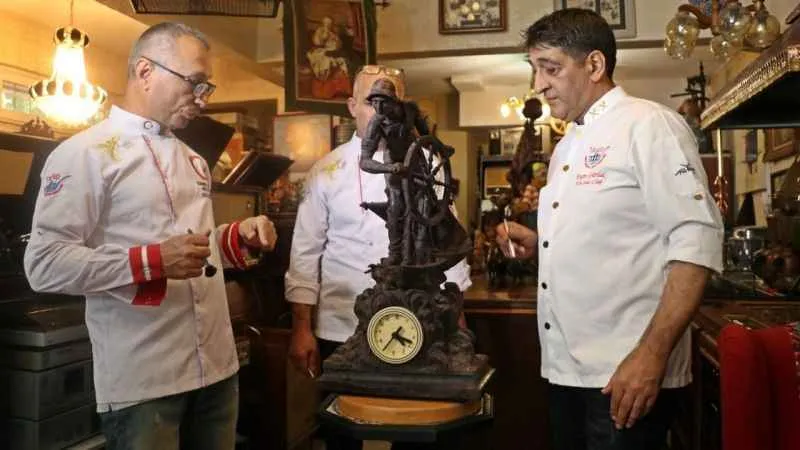 80 kilo çikolatayla 100 yıllık İngiliz saatinin aynısını yaptı