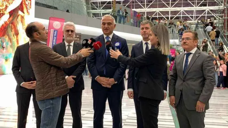 Bakan Ersoy, Tamer Karadağlı ve Tan Sağtürk ile bir araya geldi