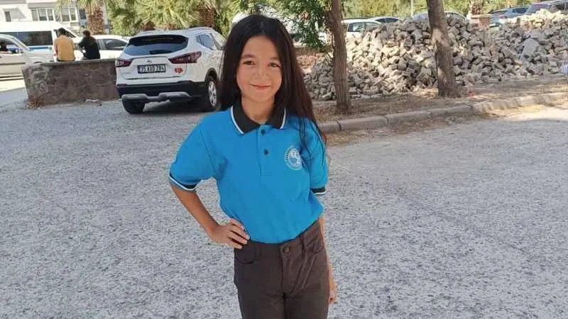 Ana kucağındayken kanseri yendi, şimdi ortaokula gidiyor