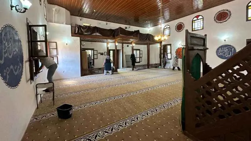 Nilüfer Hatun Cami ilgisizlikten kurtuldu