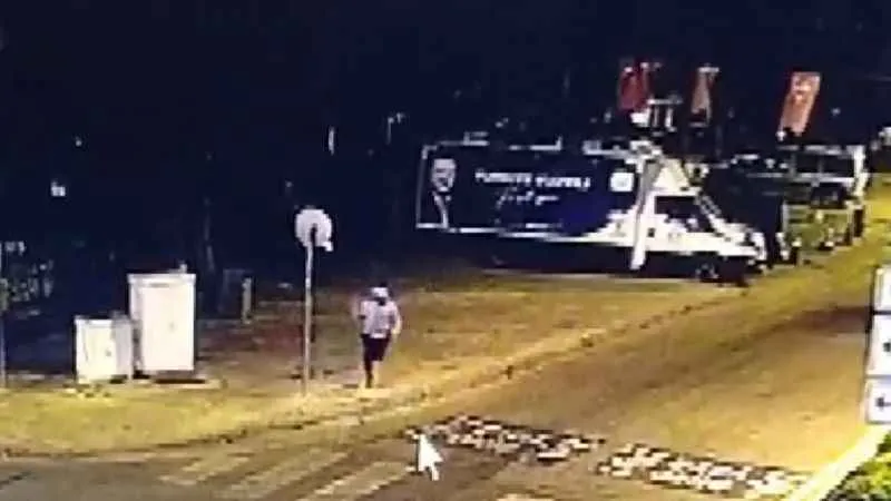 Muğla AK Parti binasına gerçekleştirilen saldırı anı güvenlik kamerasına yansıdı