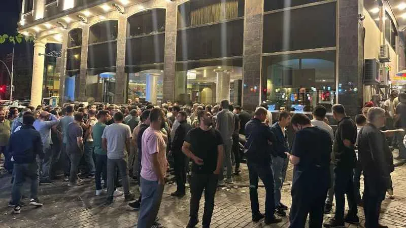 İBB ile imzalanan toplu sözleşmeyi reddeden çalışanlar eylem yaptı