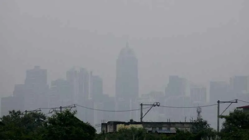 Filipinler’de yanardağın püskürttüğü duman şehirleri kapladı