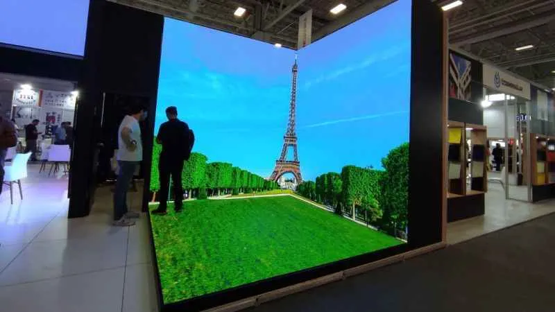 Açık hava reklamları LED ekranlara talebi artırdı