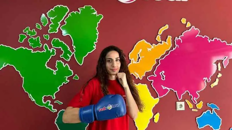 Paris Olimpiyatları temsilcisi milli boksör Gizem Özer’e sponsor desteği
