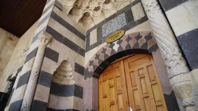 Asrın felaketi tarihi caminin terazisini kaydırdı