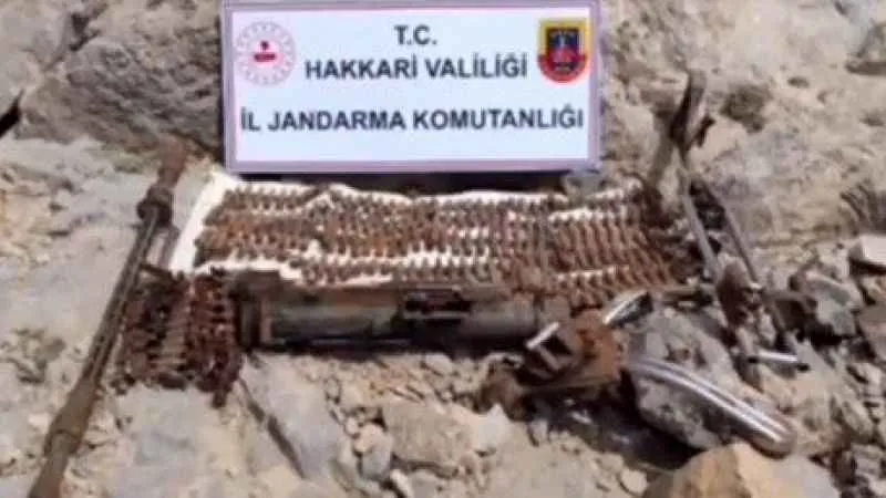 Şemdinli'de PKK'ya ait mağarada çok sayıda silah ve mühimmat ele geçirildi