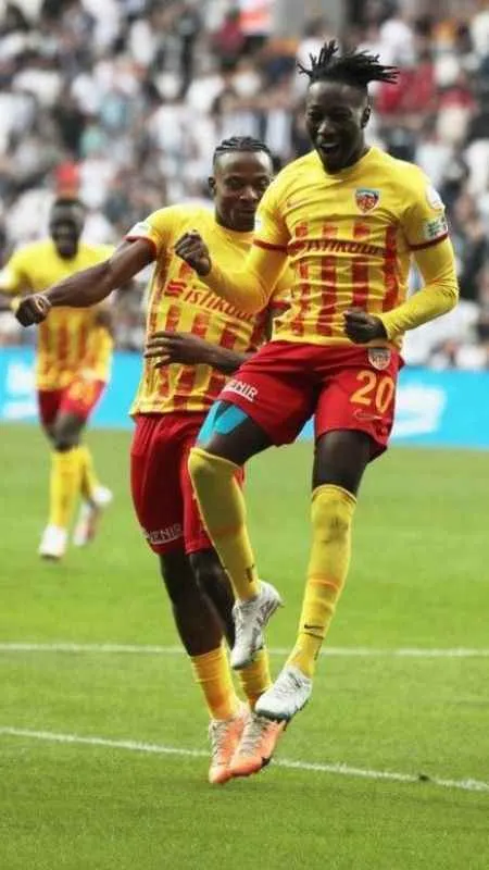 Carlos Mane ligdeki ilk golünü attı