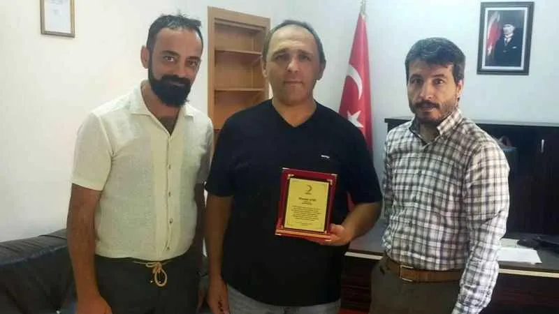 Emniyet müdürü 112 kez kan bağışı yaparak rekor kırdı