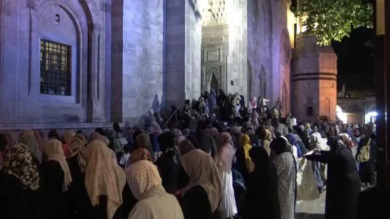 Mevlit Kandili'nde Ulu Cami doldu taştı