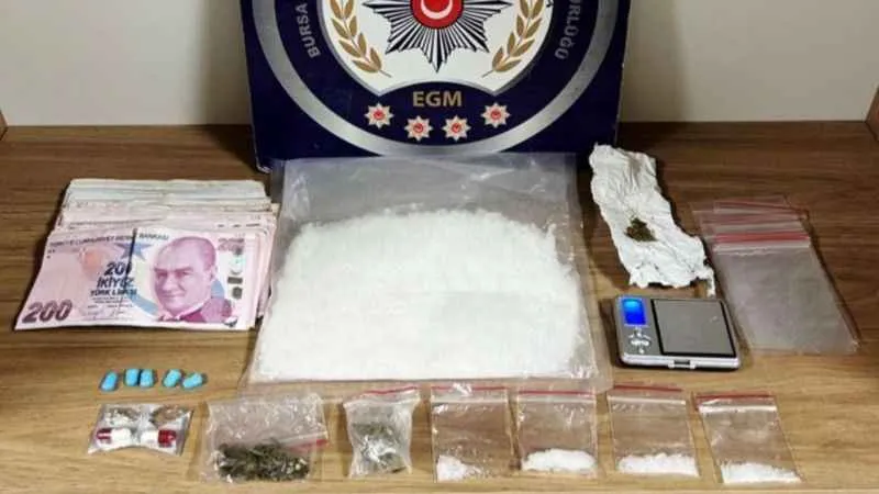 İçişleri Bakanı Yerlikaya: “16 ilde düzenlenen uyuşturucu operasyonlarında 99 zehir taciri yakalandı”