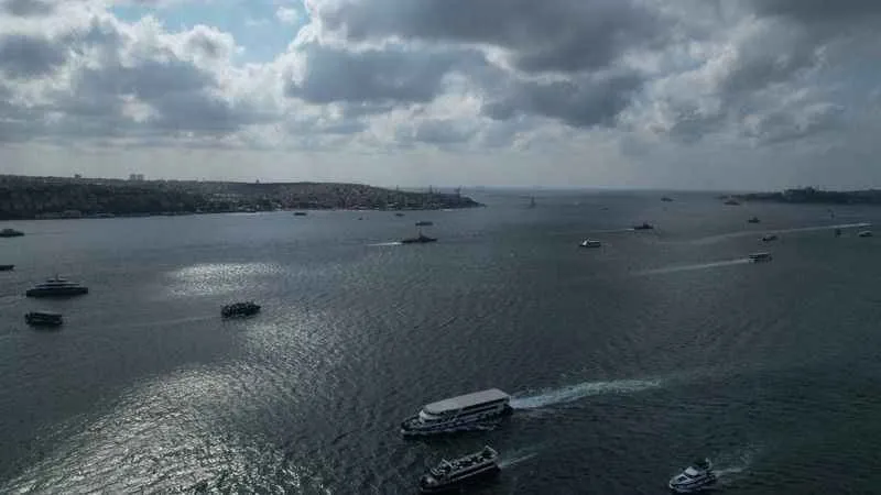 Preveze Deniz Zaferi’nin 485’inci yıldönümünde 15 savaş gemisi Boğaz'dan geçti