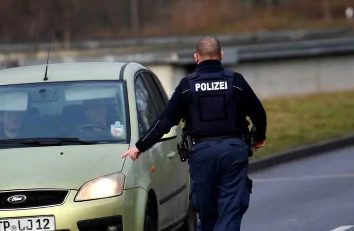 Almanya göçmen akınıyla mücadele için Polonya ve Çekya ile sınır kontrollerini artıracak