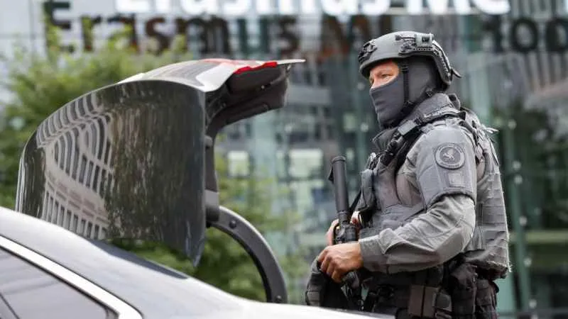 Hollanda’da hastaneye ve eve silahlı saldırı: 2 ölü