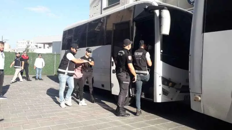 İzmir'de adliye önündeki çatışmayla ilgili 17 tutuklama