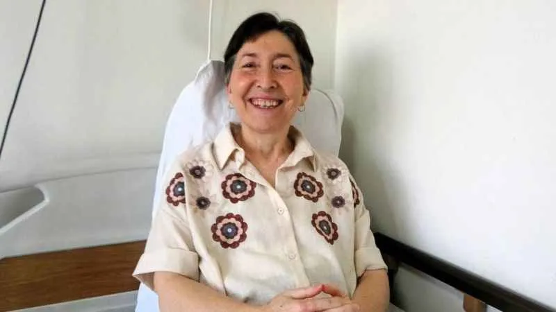 Karpuz büyüklüğündeki tümör göğsünü patlattı