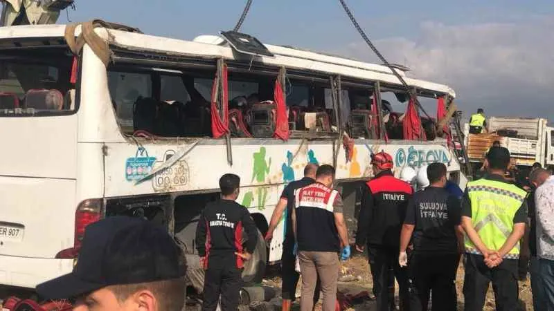 Amasya Valiliğinden otobüs kazası açıklaması: 6 kişi öldü, 35 kişi yaralandı