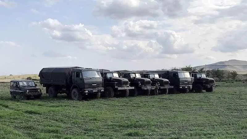 Karabağ’da ele geçirilen askeri araç ve topçu bataryalarının görüntülerini yayınlandı