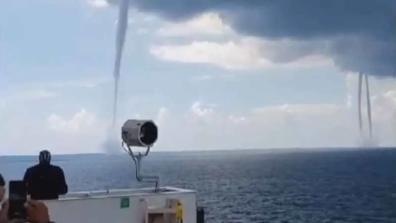 Hatay'da oluşan çok sayıda hortum, cep telefonuyla görüntülendi