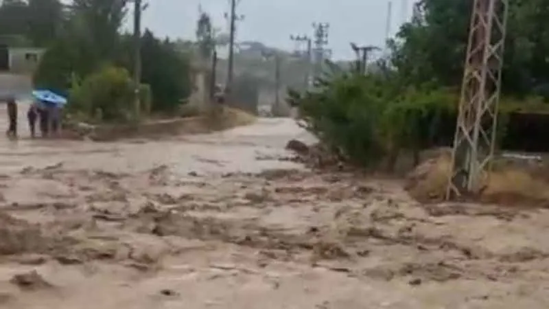 Niğde'de sağanak yağış sele neden oldu