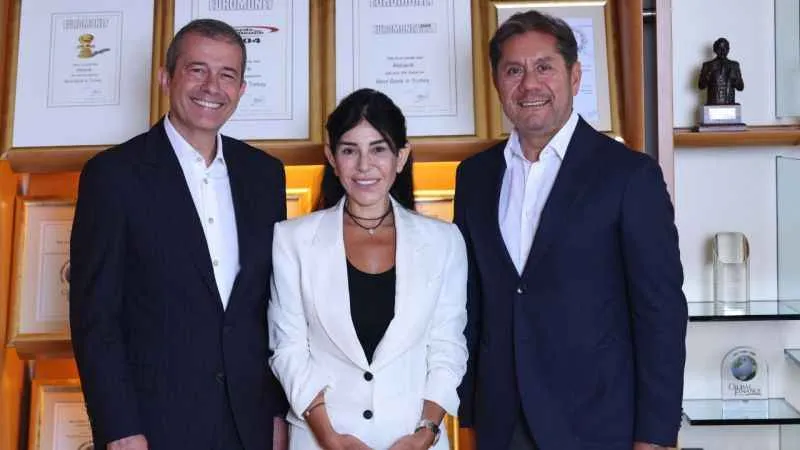 Akbank’ta bayrak değişimi