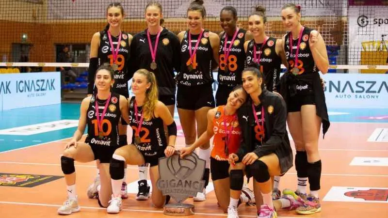 Eczacıbaşı Dynavit, ‘Voleybolun Devleri’ turnuvasını tamamladı