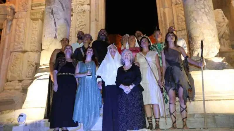 İz bırakan kadınlar tarihi kentte sahne aldı