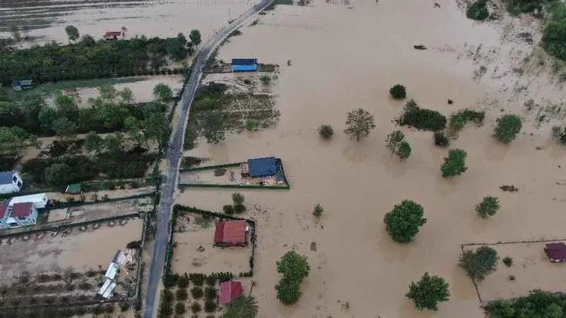 Şile’de sağanak nedeniyle dere taştı