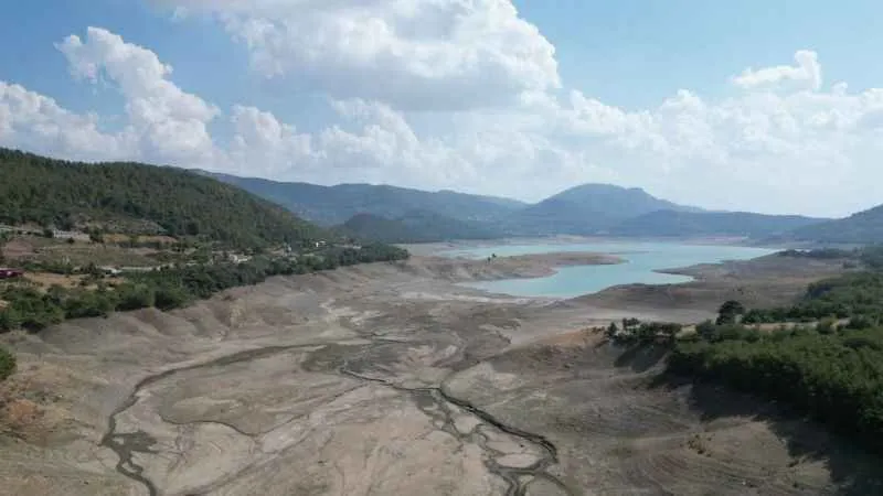 Kozan Barajı'nda su seviyesi yüzde 16.4'e düştü