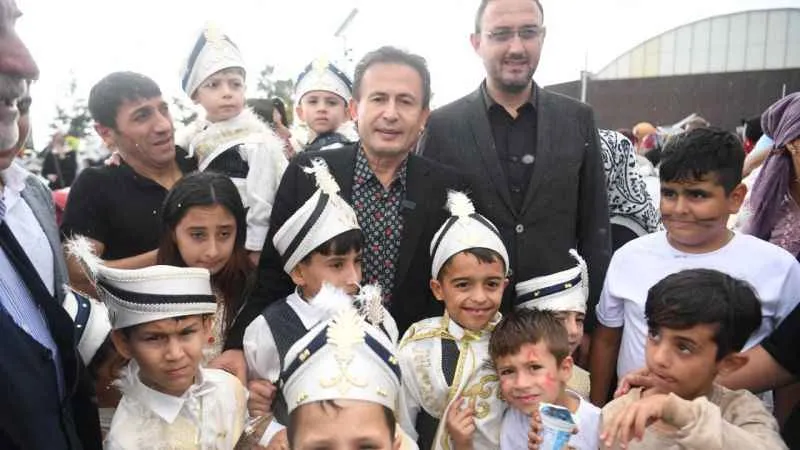 "Kirvem AK Parti" Şenliği'nde Tuzla’da 150 çocuğa sünnet töreni düzenlendi