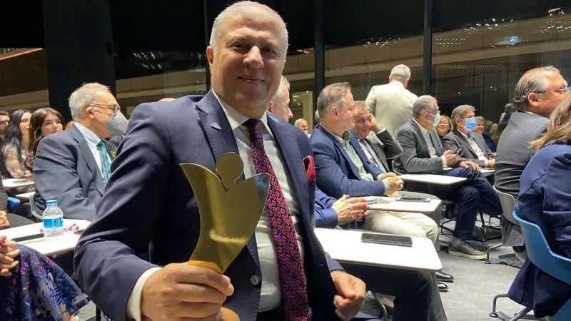 Türkiye Hastanesi Genel Müdürü Hayati Odabaşı 'Yılın En Başarılı Sağlık Yöneticisi Ödülü'nü aldı