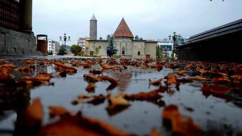 Erzurum’da termometreler hem -2’yi hem 22,2 dereceyi gördü