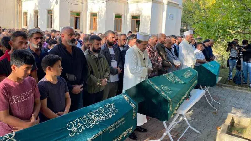 Sancaktepe’de inşaatta cansız bedenleri bulunan 3 çocuk toprağa verildi